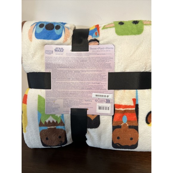 Disney100 Celebration Unified Characters Throw Blanket- 50"x60" - New - Picture 4 of 7